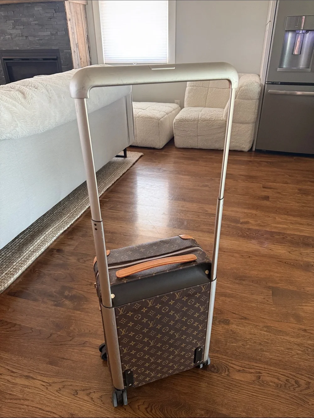 Louis Vuitton Horizon 50 Monogram Spinner Carry-On in Brown and Tan